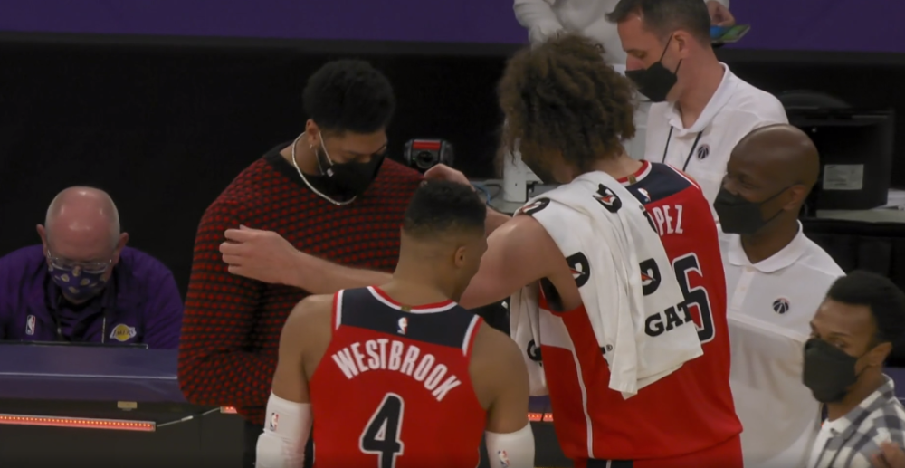 YIHAO-浓眉哥爆冷击败MAD，回归赛场引爆全场！的简单介绍