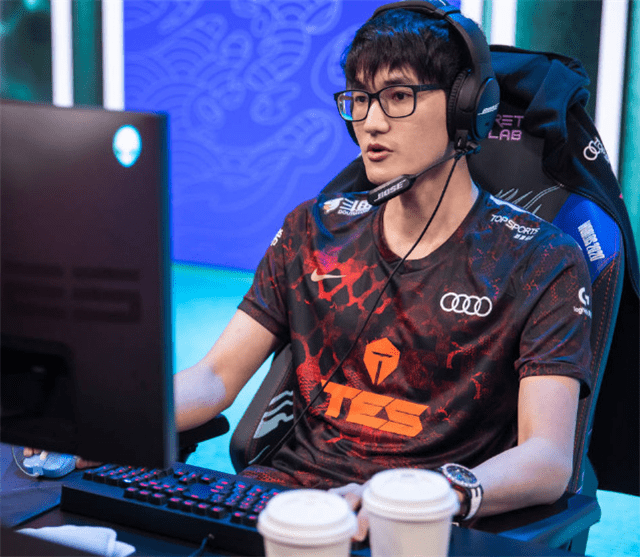  网球选手阿扎伦卡个人资料 